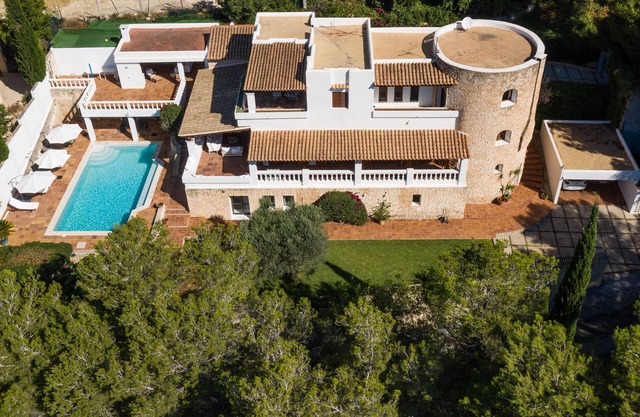 Fantastic Holiday Home with Sea View, Pool, Terrace