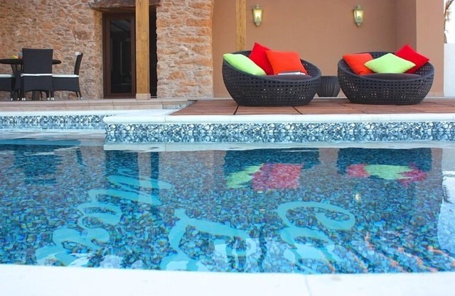 Fantastic finca with pool. Away from mass tourism and close to the sea.