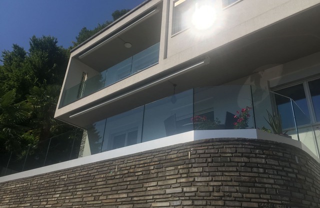 Fantastic high standing apartment in villa with lake view