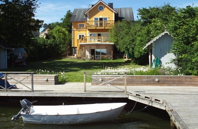 Fantastic holiday home right by the sea on Vaxholm