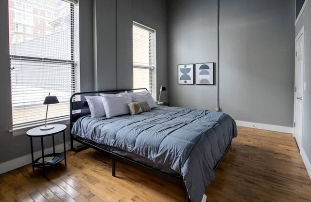 Fantastic King Bed Loft Stay right downtown!