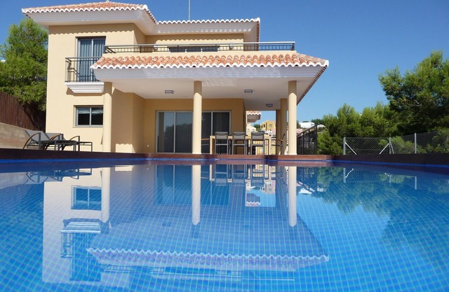 FANTASTIC LUXURY VILLA, just 20 minutes from Valencia city.