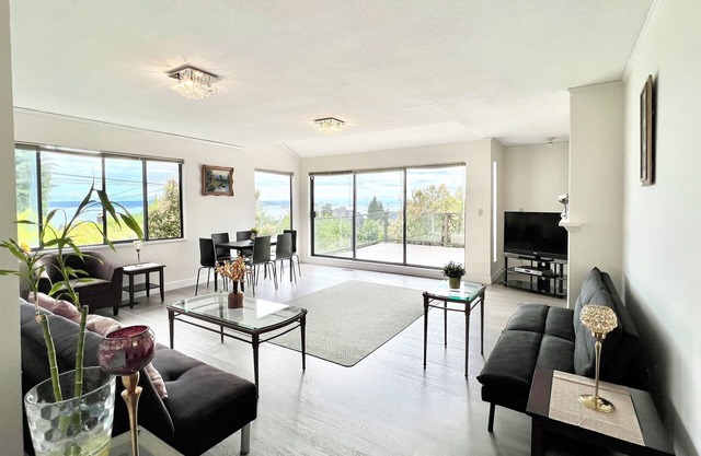 Fantastic Oceanview Home Near Beach/Shopping Centre/Downtown/Top Attractions
