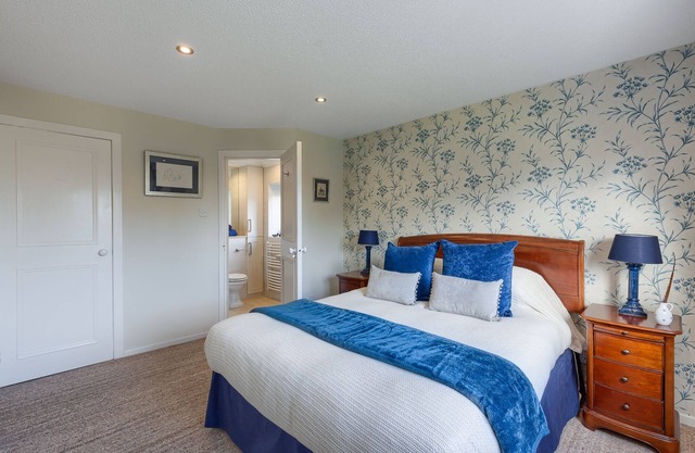 Fantastic top floor apartment next to Gleneagles