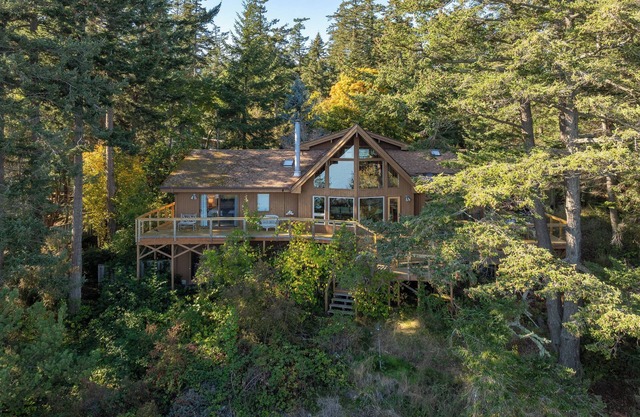 Fantastic Water Views, Private, Pet-Friendly, Close to Moran State Park, Trails