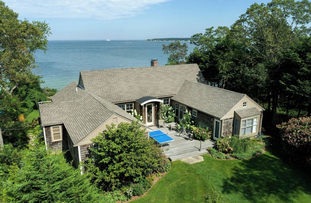 Fantastic Waterfront Private Beach & Dock on West Chop