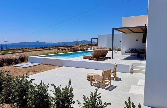 Faragas Hill Oasis Villa