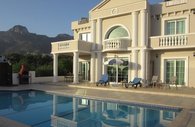 Farawayvillas Stunning 170m2 Villa Private pool Sea & mountain view Close to sea