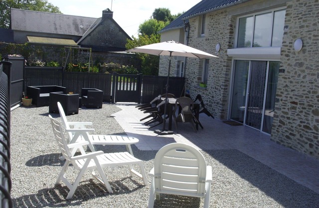 Farm cottage between land and sea