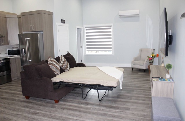 Farm & Garden Retreat, Spacious Loft in Aldergrove