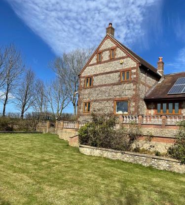 Farm House with Hardy views