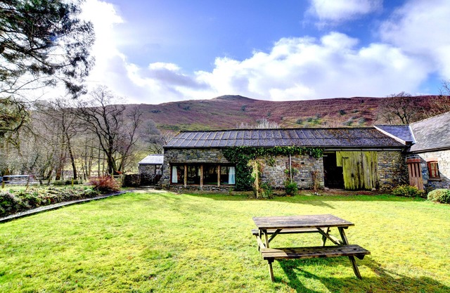 Farm Studio - One Bedroom House, Sleeps 2