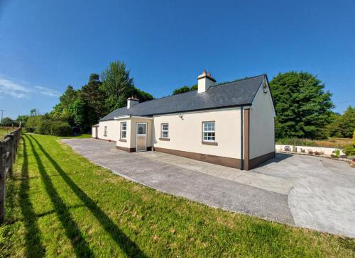 Farm View Cottage Castlerea by Trident Holiday Homes
