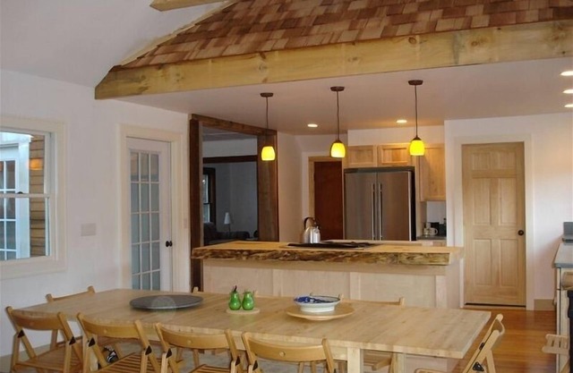 Farmhouse; <2 Miles to Stratton Mtn.; 4 bedrooms, 3 bathrooms; Winter Season opt
