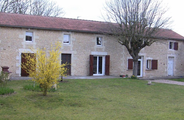 FARMHOUSE 10 MINUTES FROM FUTUROSCOPE