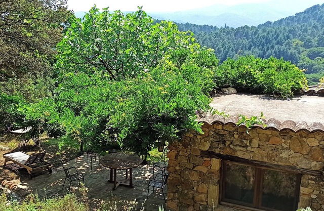 Farmhouse in the heart of nature, close to rivers, hiking trails and attractions.