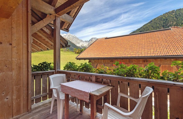 Farmhouse 'Inneroswalderhof Apartment 1' with Mountain View, Shared Garden and Wi-Fi