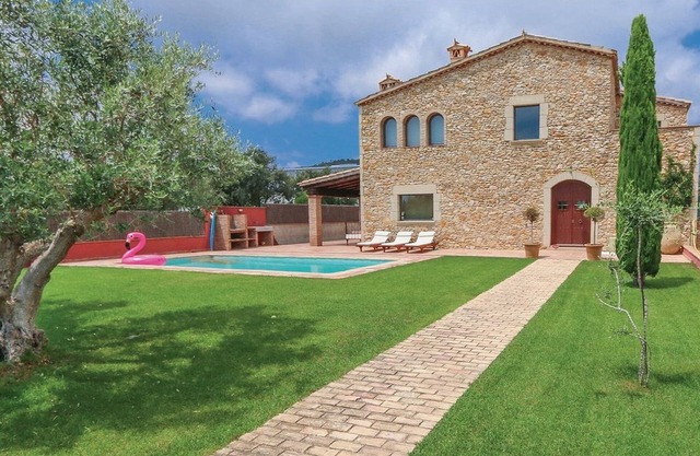 FARMHOUSE IN THE HEART OF THE COSTA BRAVA
