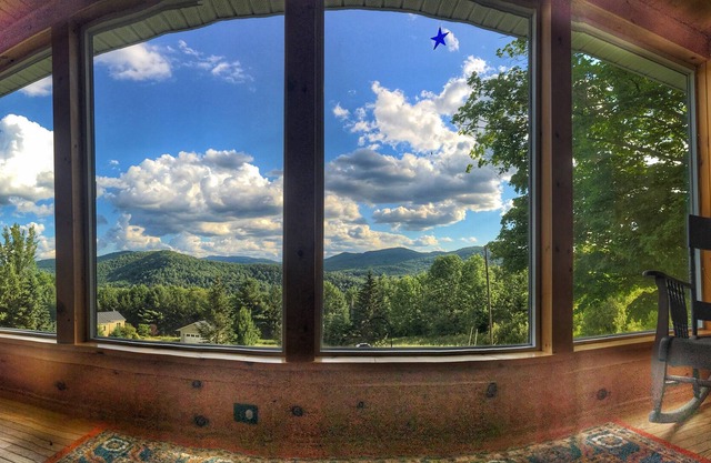 Farmhouse in the mountains, easy drive to Jay Peak