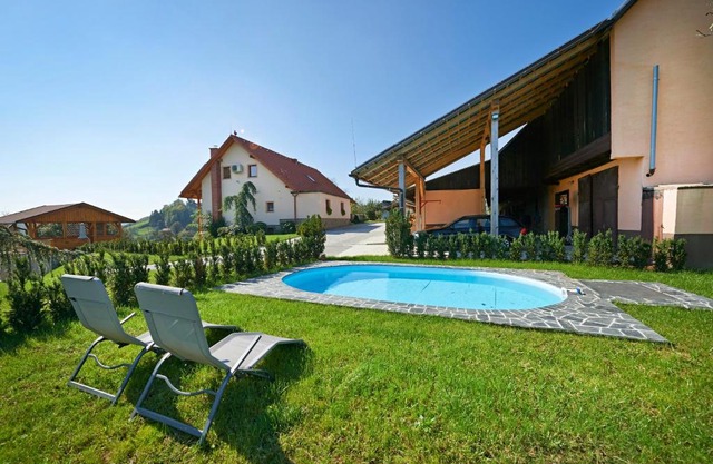 Farmhouse Lipoglav