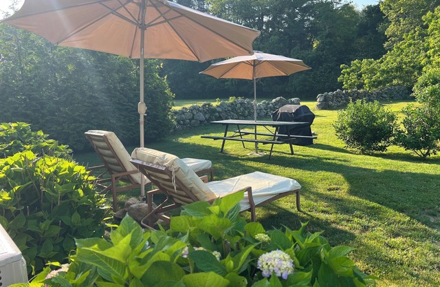 Farmhouse retreat central to Mystic & Westerly, with outdoor shower