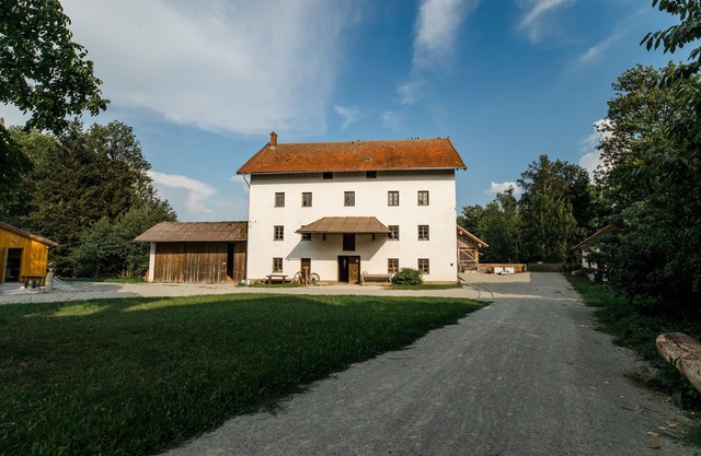 Farmhouse right on the water