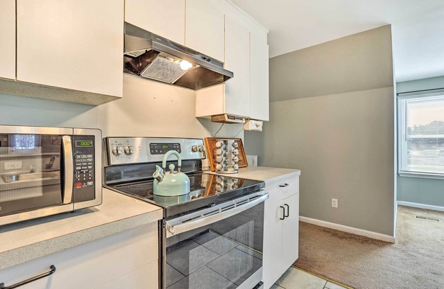 Farmhouse Vacation Rental ~ 21 Mi to Philly!