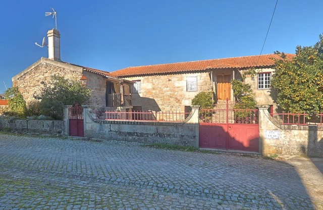 Farmhouse 'Vilar Do Dão' with Lake View, Pool and Air Conditioning