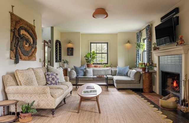 Farmhouse w/Hot Tub + Game Room + Fire Pit