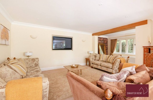 Farnborough - Gated Entrance, Driveway, Garden