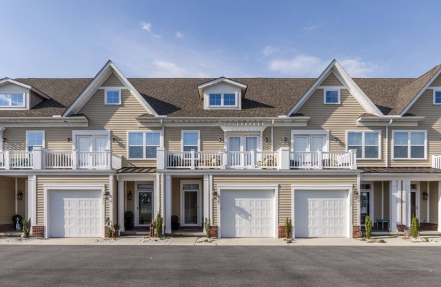 Farros Alley - Townhouse in the amenity filled Villages of Five Points!