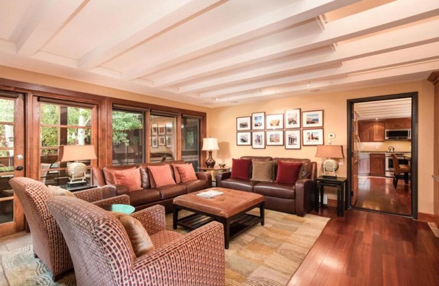 Fasching Haus Unit 9 & 10, 6 Bedroom, 6 BTH Condo, 2 Blocks to Downtown Aspen