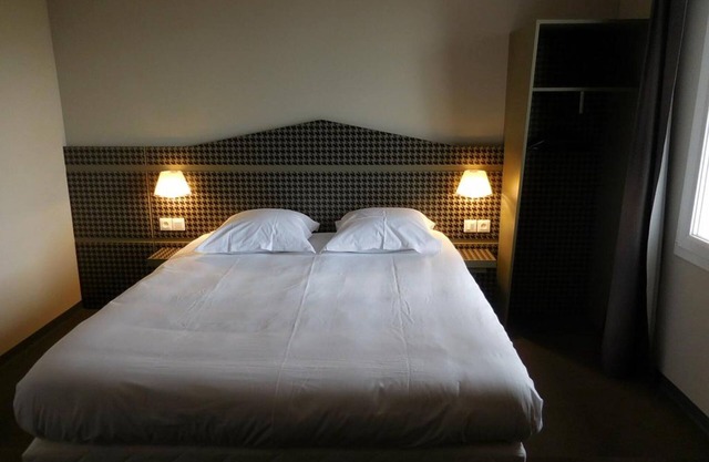 FastHotel Montmarault - Auberge du Grand Champ