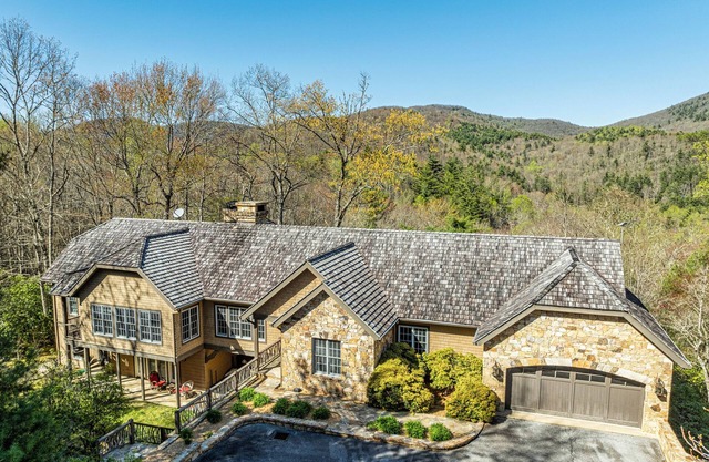 Fawn Creek - Beautiful Mountain Views & Spacious 2 Level home