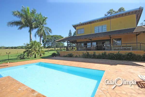 Fazenda Brinsini 1 km dos Parques, espaço enorme