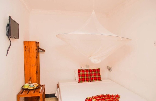 Featuring free WiFi, Rooftop Cafe ,close to ferry terminal & City attractions 7