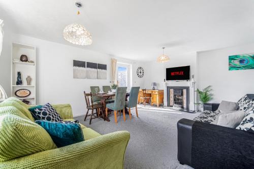 Feel at Home! Cozy 3BR Getaway in Prime Location