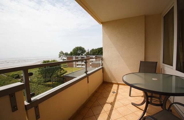 Feel the breeze in the morning.