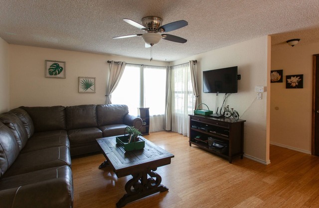 Feels like Home-Very Comfy and Well Stocked-Centrally Located-Walk to Major Park