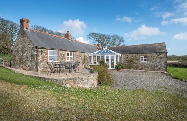 Felin Fach, Holiday property Llandeloy, Sleeps 8, 4 bedrooms, bathrooms