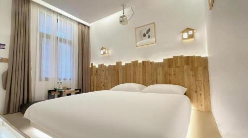 Fenghuang Ancient Town Persimmon Courtyard B&B