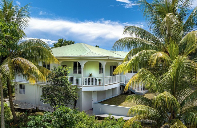 Ferapalms Tropical Escape with Scenic Ocean and Mountain Views