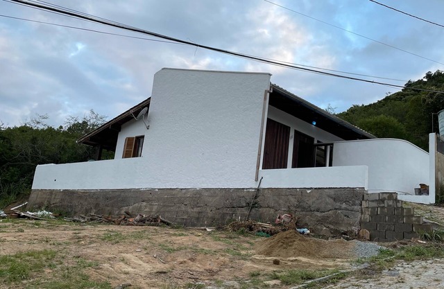 Ferias is at Casa Marrom in Bombinhas SC