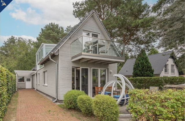 Ferienhaus am Peenestrom - Beautiful vacation home with terrace and balcony on the