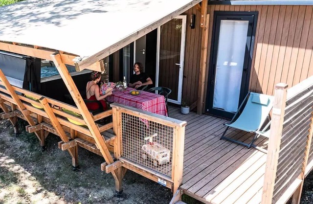 Ferienhaus Ansouis mit Jaccuzi 33m2 - 2 Schlafzimmer - 2 Badezimmer + Jacuzzi 4 Personen