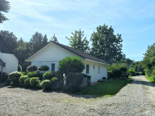 Ferienhaus Inger - stilvolles und modernes Ferienhaus mit Terrasse und Gartennutzung