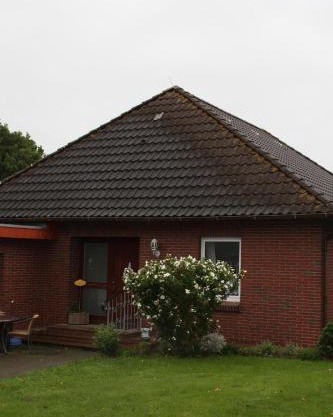 Ferienhaus mit kleinem Garten und Grill