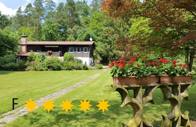* Ferienhaus Naturliebe 🦋 6000m² park garden at the forest, fenced, fireplace, sauna