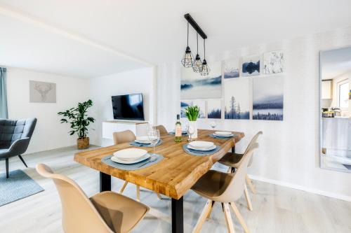 Ferienhaus Waldgeflüster 70 QM I überdachte Terrasse I 2 Schlafzimmer I Strandnah