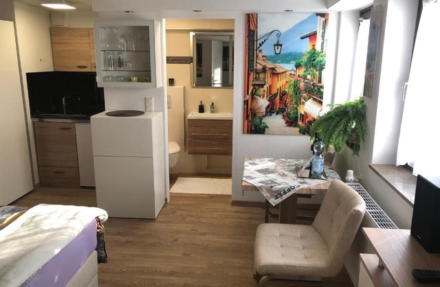 Ferienwohnung Apartment Dettum mit eigenem Bad, Kochnische und Wintergarten